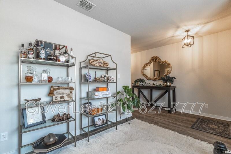 709 Stonemanor Bay - Photo 7 of 46