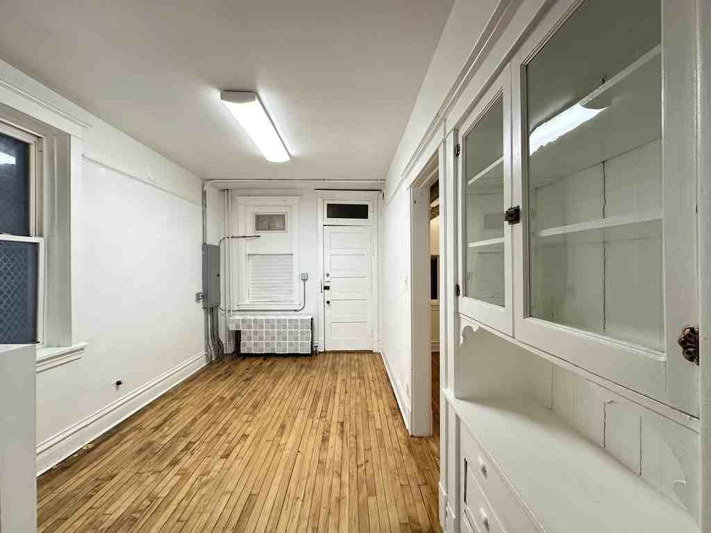 3422 N Lincoln Ave - Photo 2 of 21