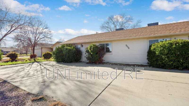 3232 N Hedgewood Dr #A - Photo 3 of 20