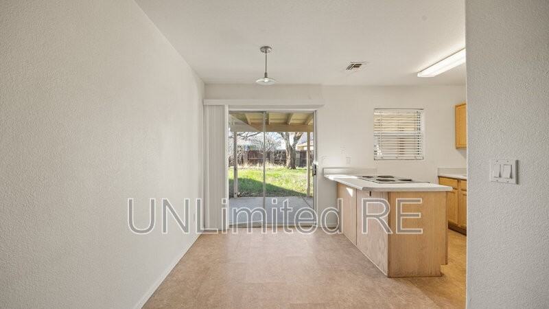 3232 N Hedgewood Dr #A - Photo 7 of 20