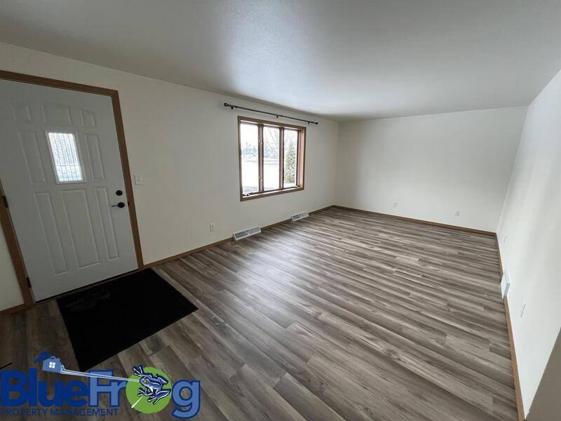 646 Woodlawn Dr - Photo 2 of 34