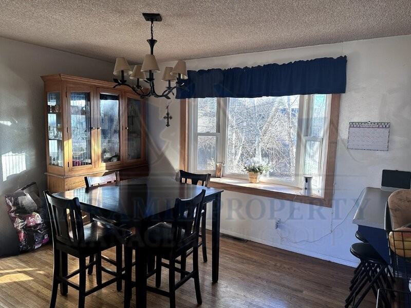 1202 Mitchell St - Photo 4 of 17