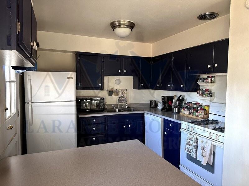 1202 Mitchell St - Photo 5 of 17