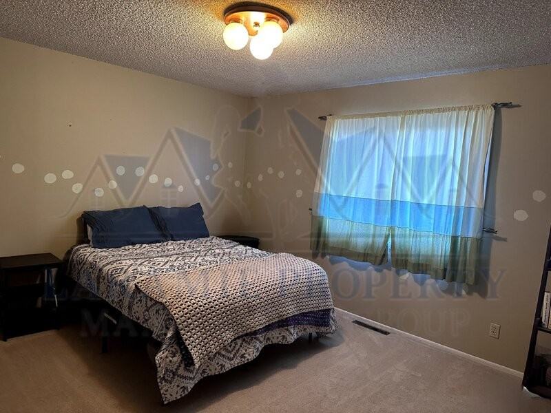 1202 Mitchell St - Photo 6 of 17