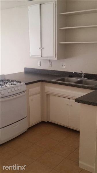 911 N Vineyard Ave - Photo 3 of 9