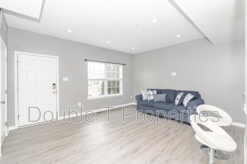 1841 Graymount Way - Photo 3 of 26