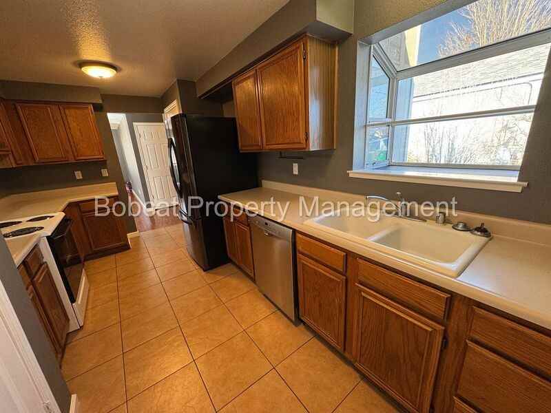 4260 Mina Way - Photo 7 of 36