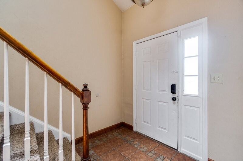 1864 Abbotsbury Way - Photo 5 of 41