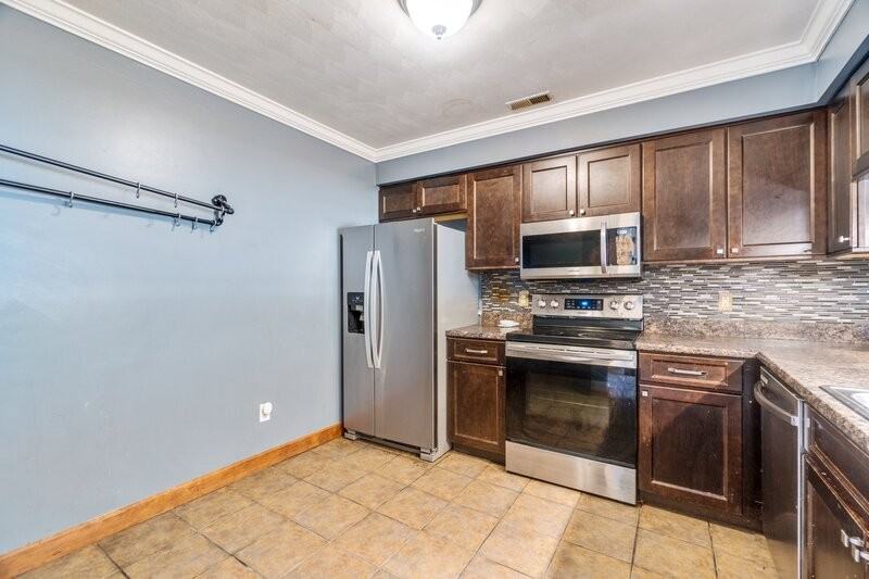 1864 Abbotsbury Way - Photo 6 of 41