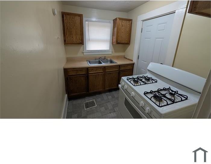 1129 2nd Ave #2 - Photo 5 of 10