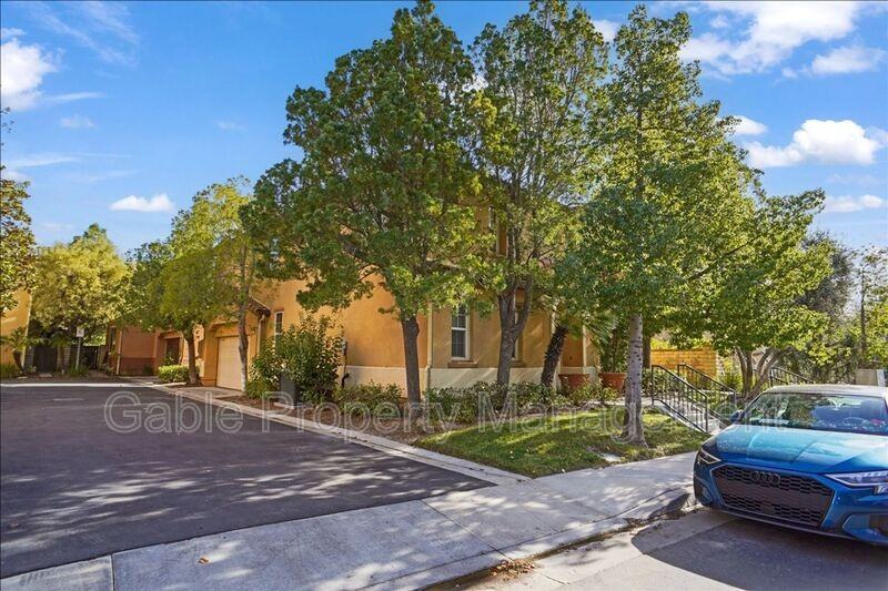 27210 Valderrama Dr - Photo 2 of 24