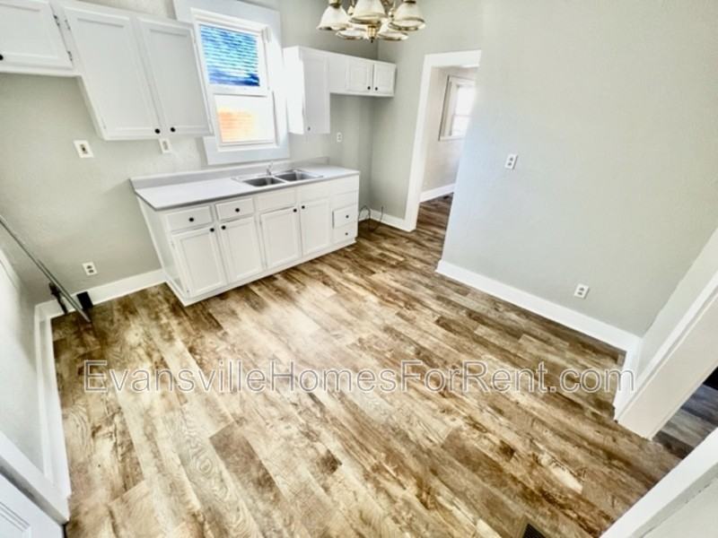 405 N Morton Ave - Photo 3 of 6