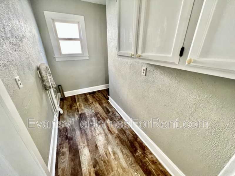 405 N Morton Ave - Photo 4 of 6