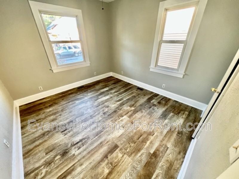 405 N Morton Ave - Photo 6 of 6