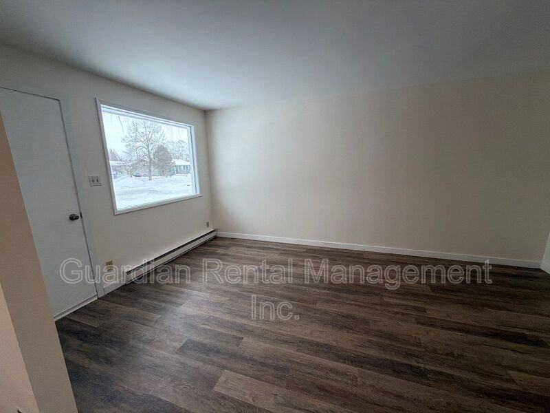 137 Huron Cres - Photo 2 of 17