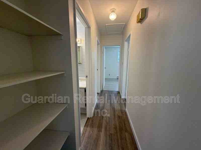 137 Huron Cres - Photo 3 of 17