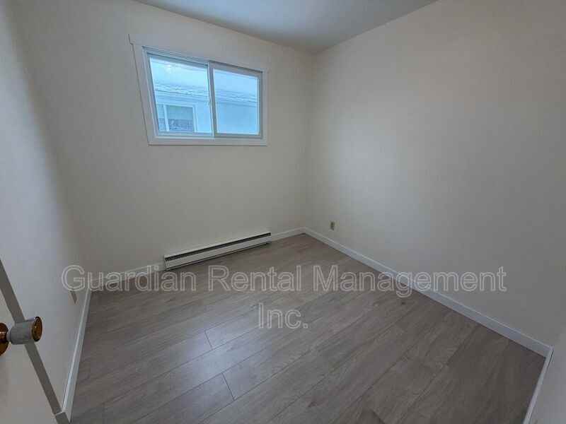 137 Huron Cres - Photo 7 of 17