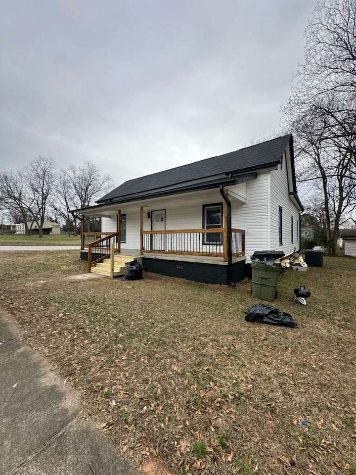 401 Holmes St #1 - Photo 3 of 4