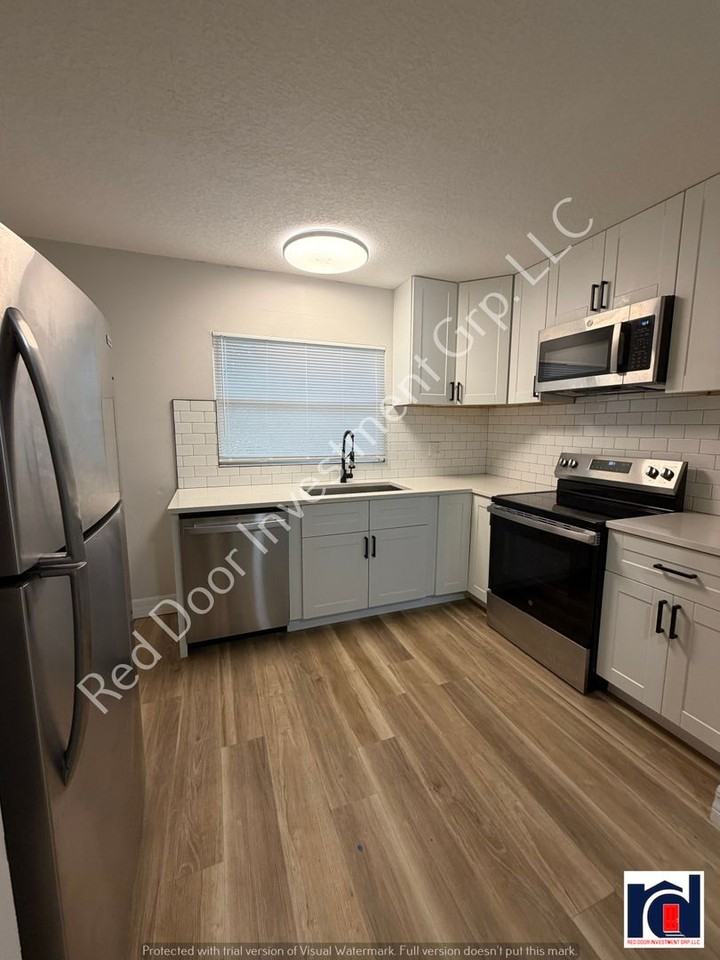 Spacious Renovated Apartments within Walking Distance to Downtown Deland - Photo 5 of 50