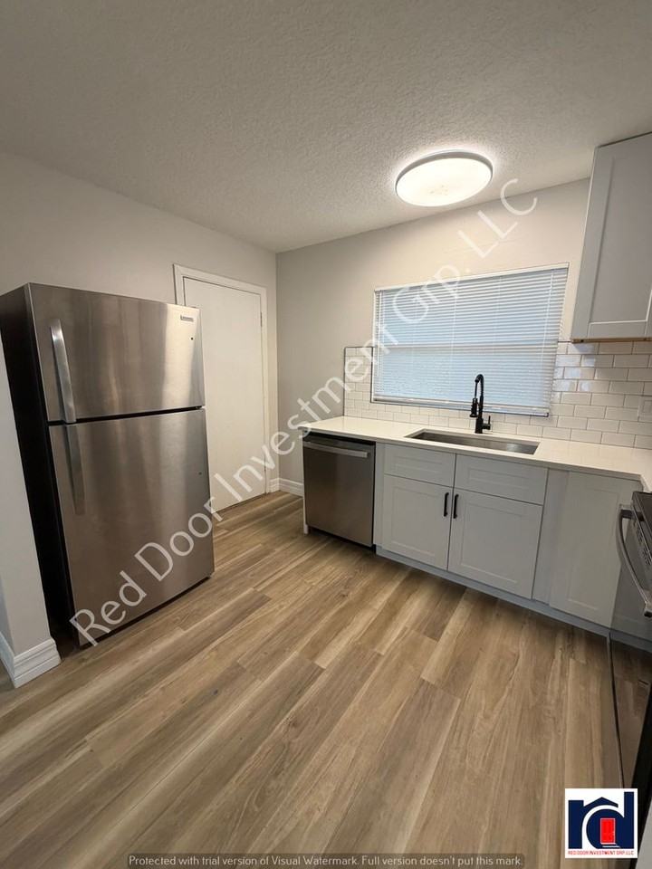 Spacious Renovated Apartments within Walking Distance to Downtown Deland - Photo 6 of 50