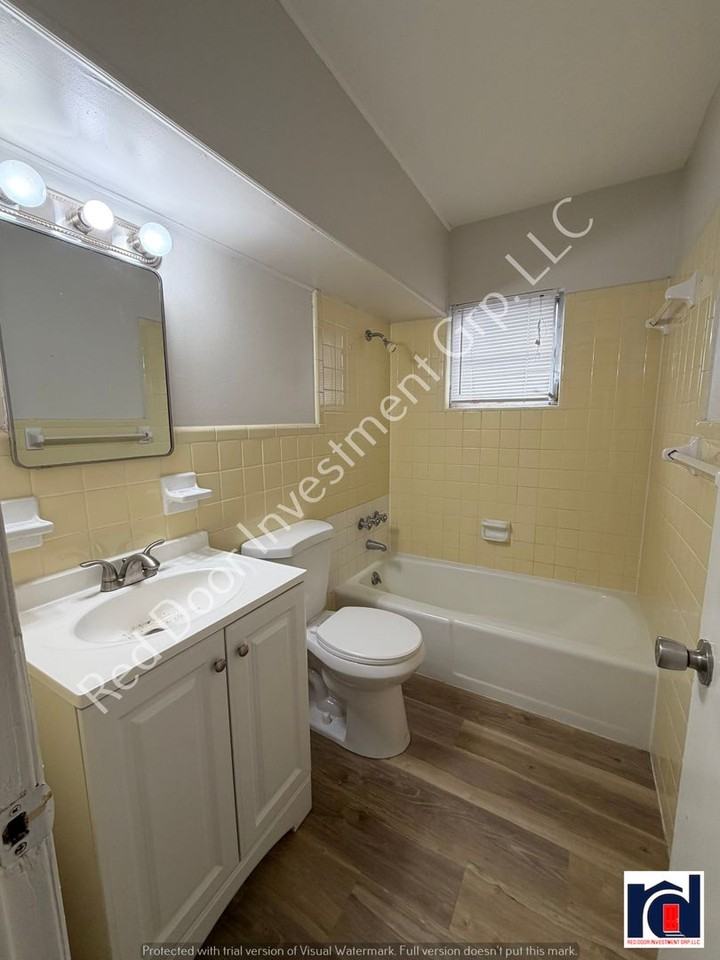 Spacious Renovated Apartments within Walking Distance to Downtown Deland - Photo 7 of 50