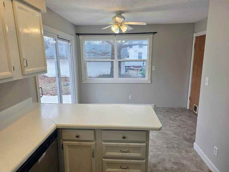 4405 68th St - Photo 5 of 36