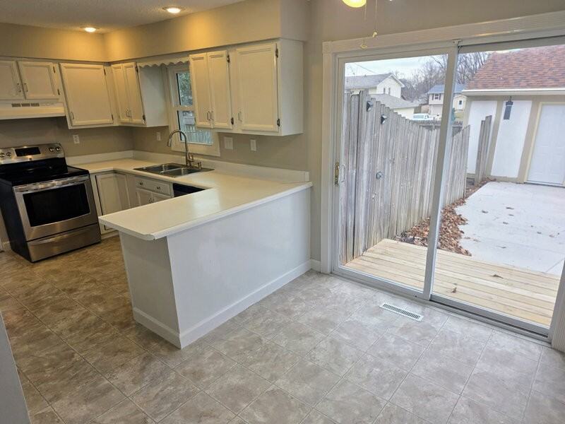 4405 68th St - Photo 6 of 36