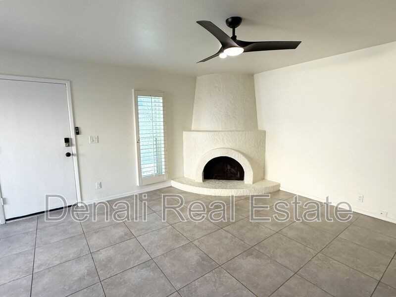 10420 N 11th St #3 - Photo 5 of 23