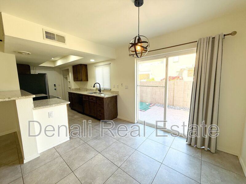 10420 N 11th St #3 - Photo 7 of 23