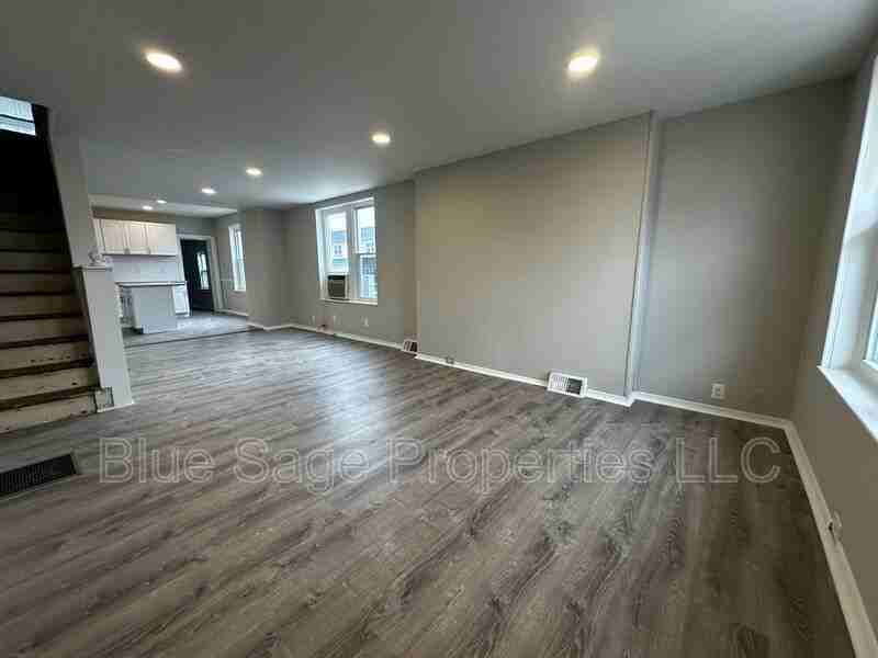 1301 E 9th St - Photo 2 of 24