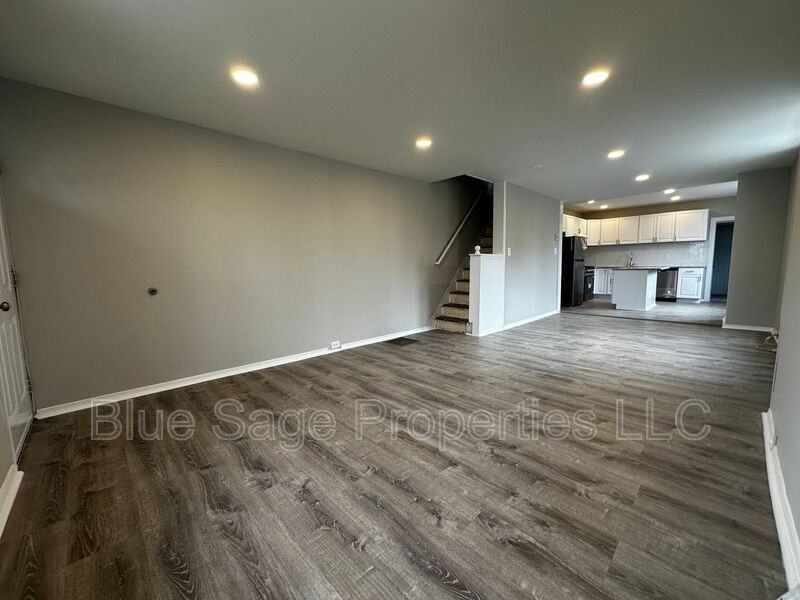 1301 E 9th St - Photo 3 of 24