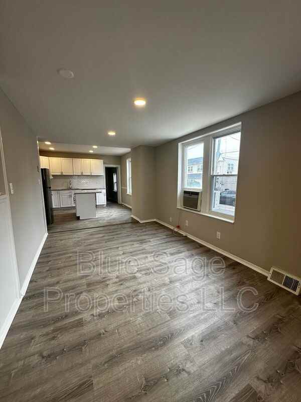 1301 E 9th St - Photo 4 of 24