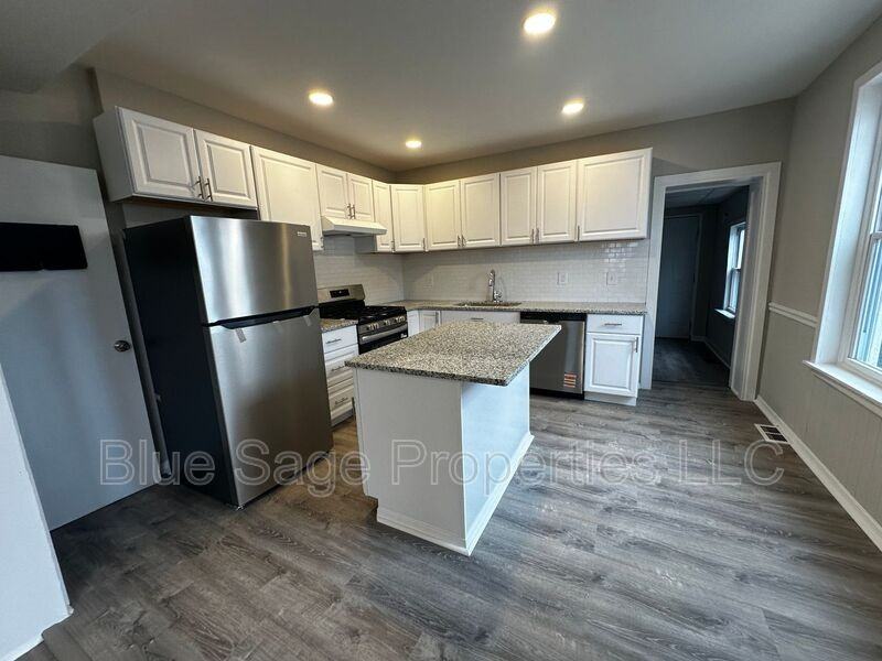 1301 E 9th St - Photo 5 of 24