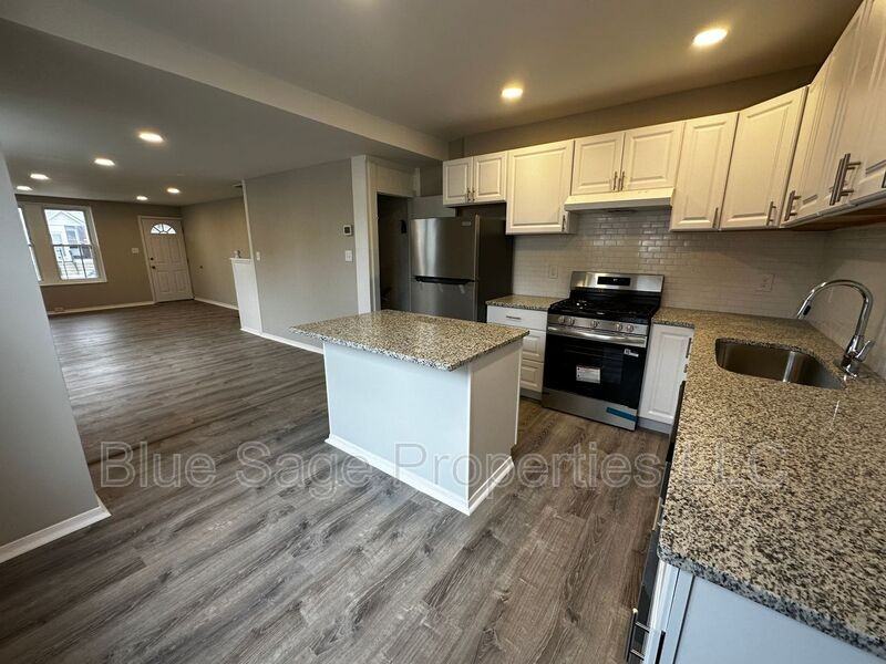 1301 E 9th St - Photo 6 of 24