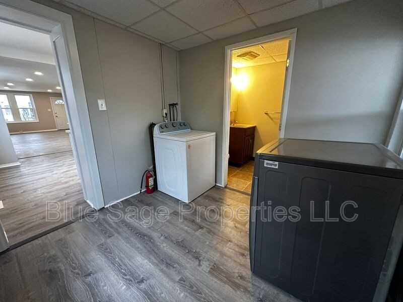 1301 E 9th St - Photo 7 of 24