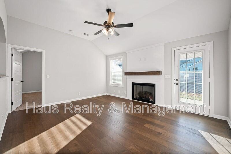 1514 Fredrick Dr - Photo 5 of 32