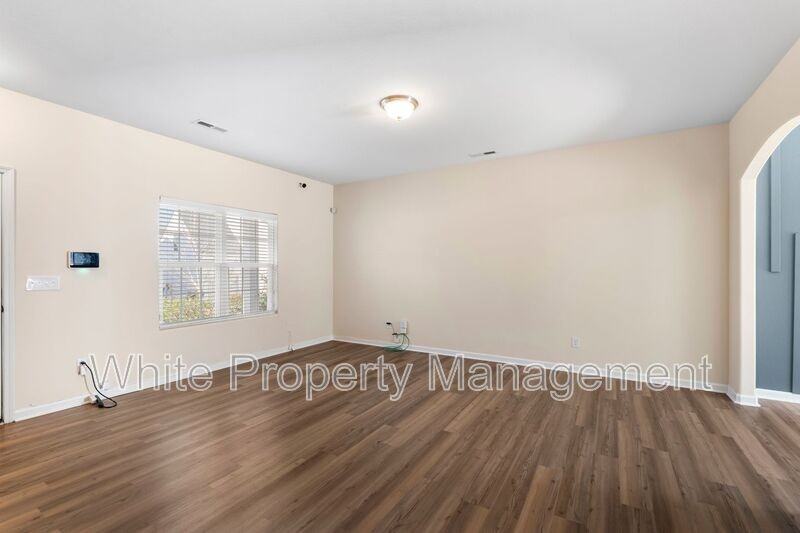 7621 Mockernut Dr - Photo 3 of 26