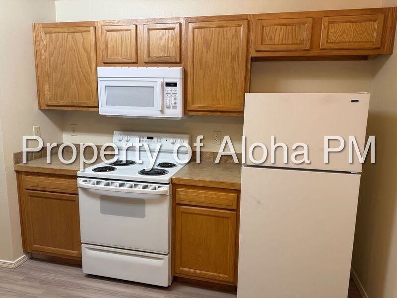 1049 W Pine Ave #3 - Photo 5 of 15