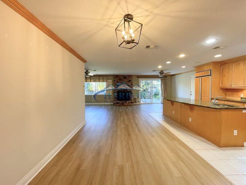 23708 President Ave - Photo 3 of 16