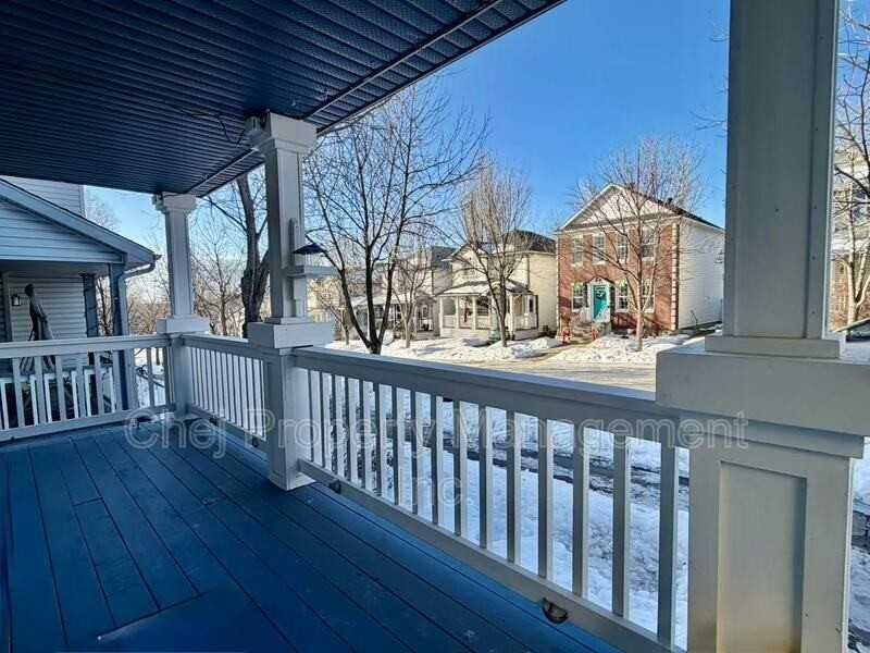 1874 Tomlinson Cres Nw - Photo 3 of 23