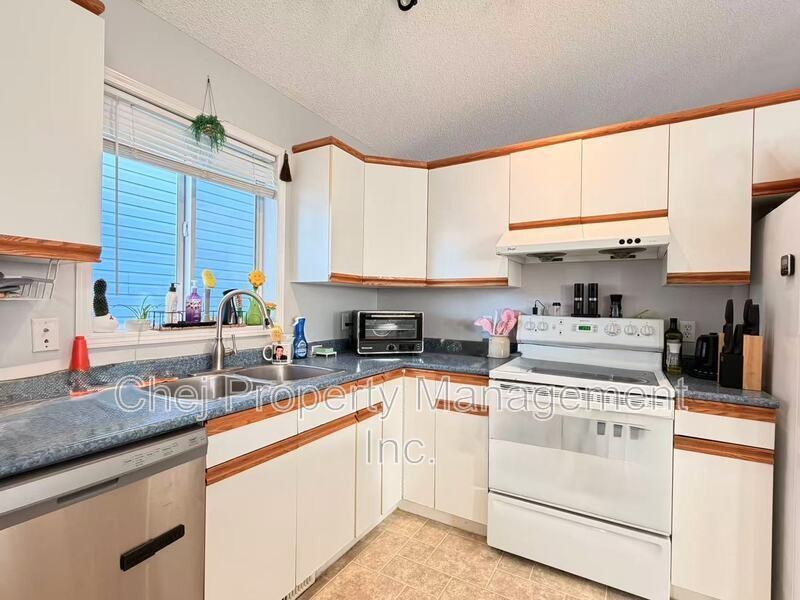 1874 Tomlinson Cres Nw - Photo 6 of 23