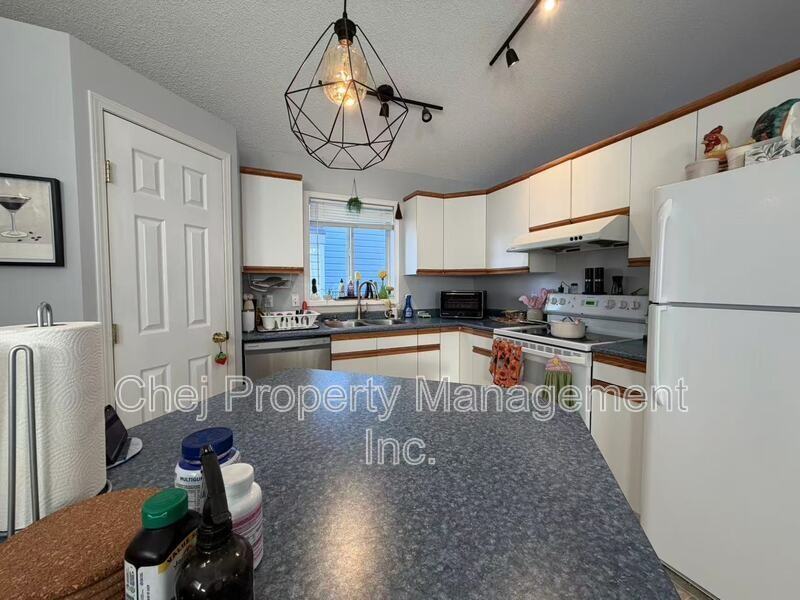 1874 Tomlinson Cres Nw - Photo 7 of 23