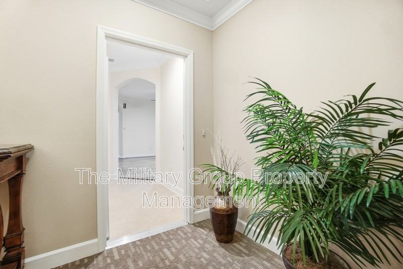 4480 Deerwood Lake Pkwy #241 - Photo 6 of 36