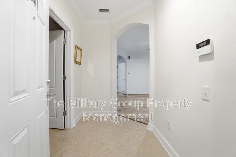 4480 Deerwood Lake Pkwy #241 - Photo 7 of 36