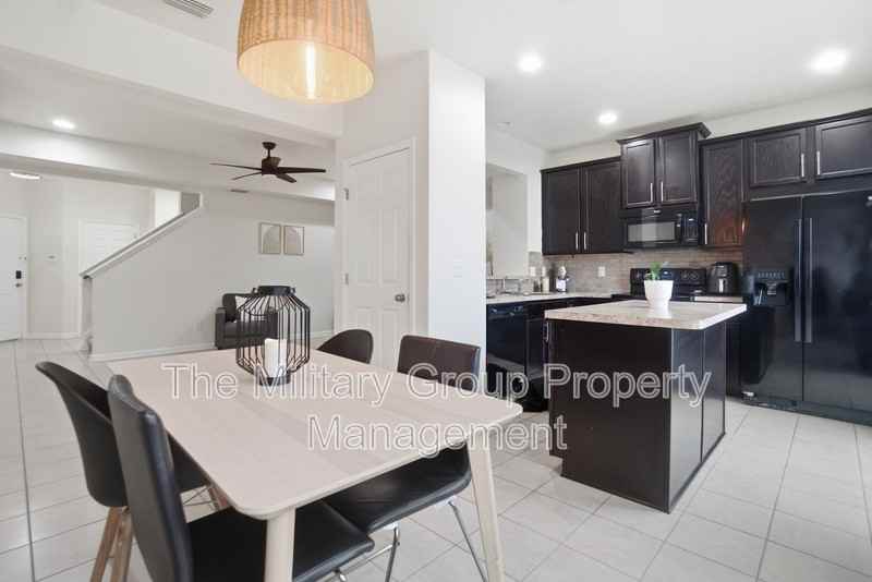 677 Reese Ave - Photo 2 of 10