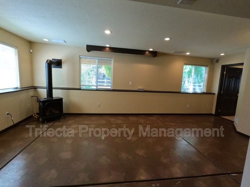 2215 Harvest St - Photo 2 of 35