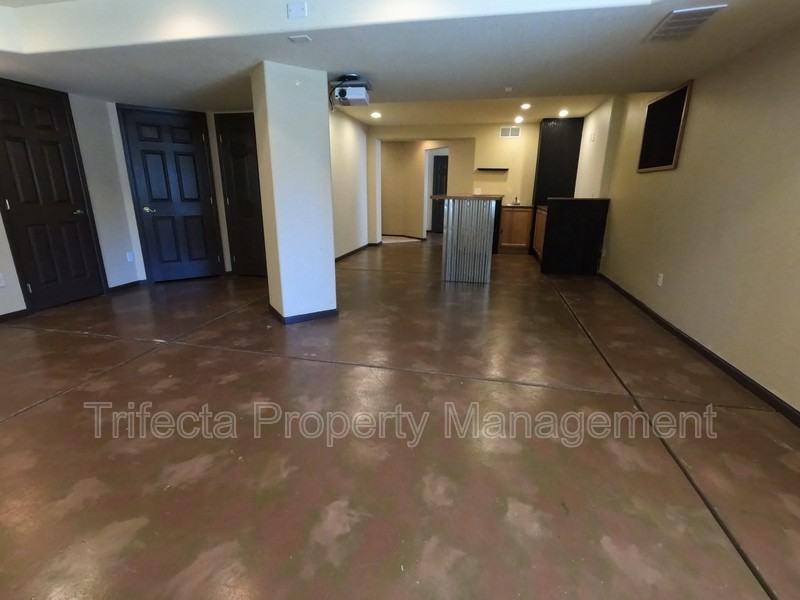 2215 Harvest St - Photo 3 of 35