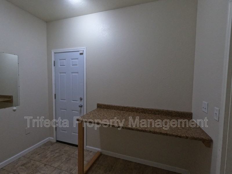 2215 Harvest St - Photo 6 of 35