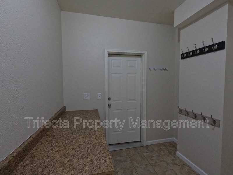 2215 Harvest St - Photo 7 of 35