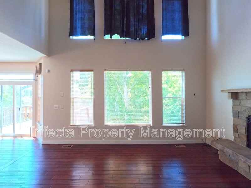 2215 Harvest St - Photo 2 of 37